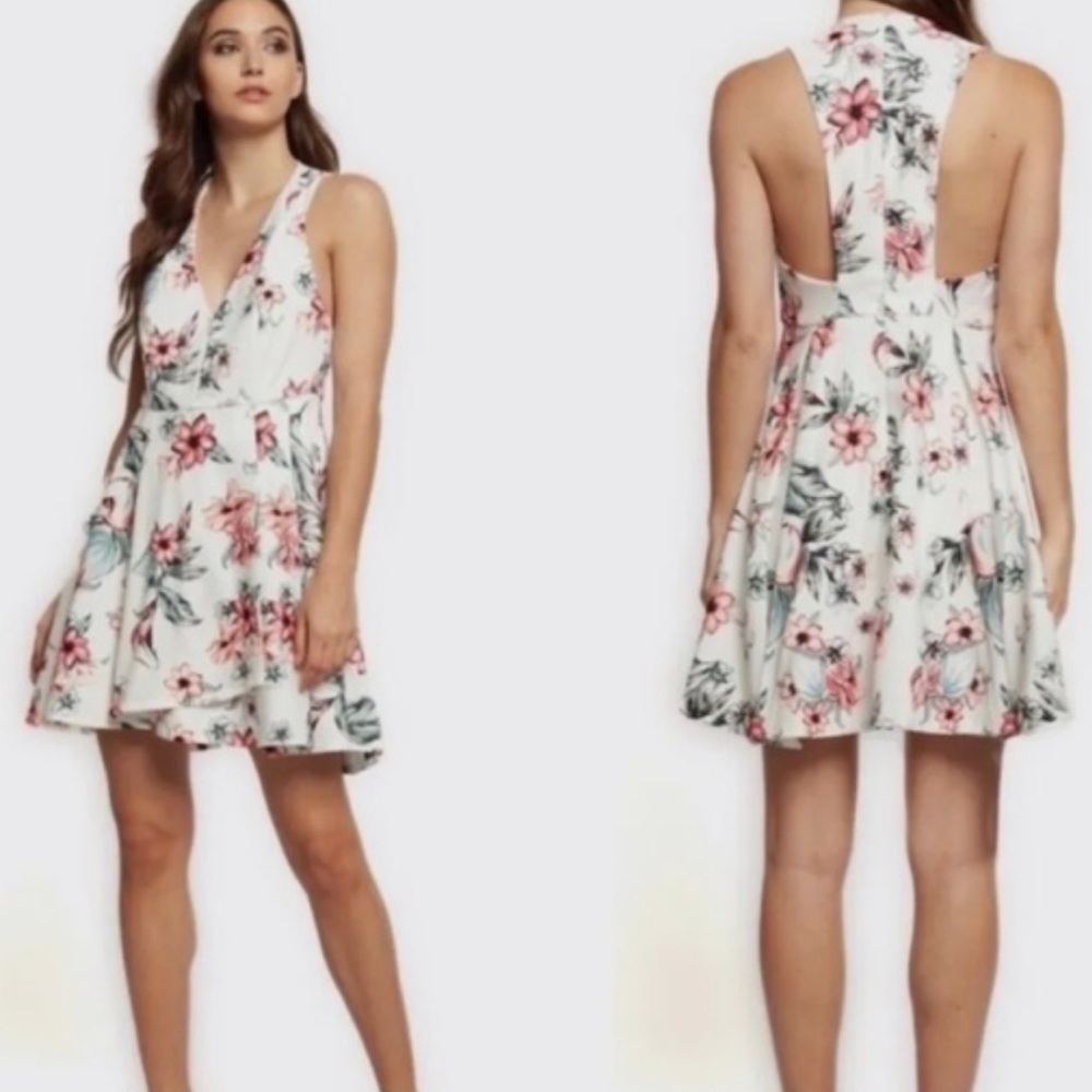 Lulus Women S Ivory Green Floral Sleeveless V-Neck Seeing Chic Skater Dress